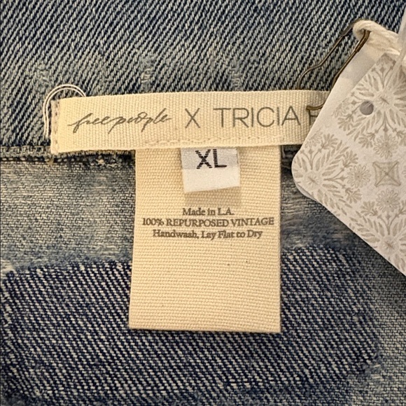 New Free People x Tricia Fix Hibiscus Floral Distressed Jean Jacket Women’s XL - Picture 16 of 16